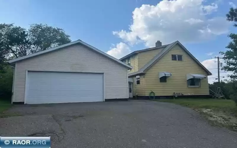 324 41st Street, Hibbing, Minnesota 55746, 4 Bedrooms Bedrooms, ,1.5 BathroomsBathrooms,Residential,41st Street,147293