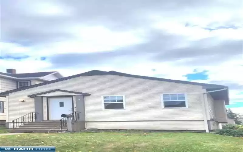 714 Cleveland, Eveleth, Minnesota 55734, 3 Bedrooms Bedrooms, ,1.75 BathroomsBathrooms,Residential,Cleveland,147582