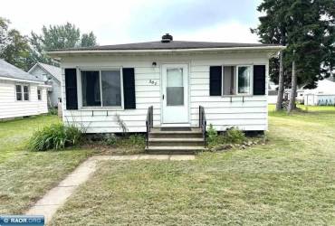 209 Hibbing Ave, Keewatin, Minnesota 55753, 3 Bedrooms Bedrooms, ,1 BathroomBathrooms,Residential,Hibbing Ave,147625