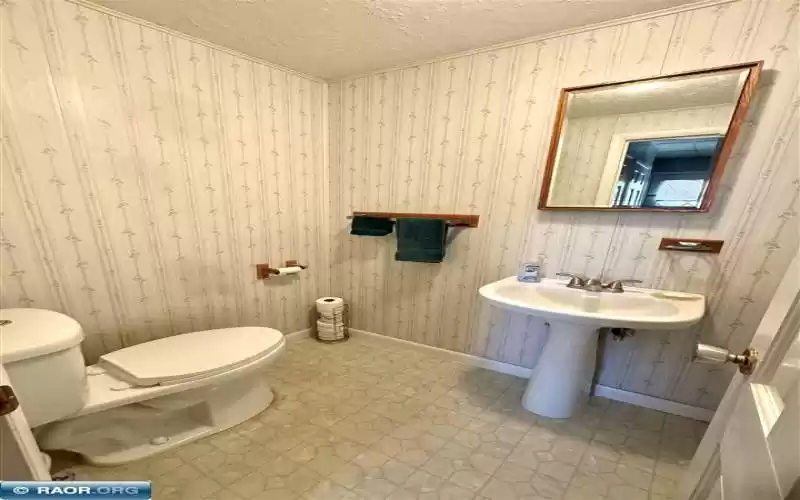 402 Van Buren Ave, Eveleth, Minnesota 55734, 4 Bedrooms Bedrooms, ,2.5 BathroomsBathrooms,Residential,Van Buren Ave,147674