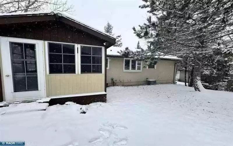 24 Knob Hill Dr, Virginia, Minnesota 55792, 3 Bedrooms Bedrooms, ,1.75 BathroomsBathrooms,Residential,Knob Hill Dr,147749