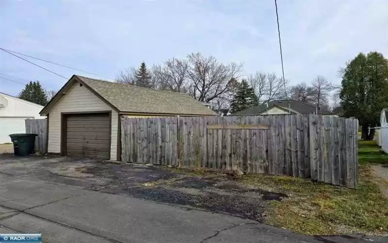 3425 2nd Ave W, Hibbing, Minnesota 55746, 2 Bedrooms Bedrooms, ,2 BathroomsBathrooms,Residential,2nd Ave W,147763